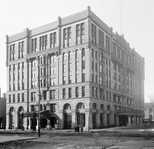 Pfister Hotel, 1901
