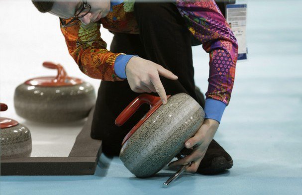 sochi_olympics_curling_.jpg-0d7ba_t607_t607.jpg.jpe