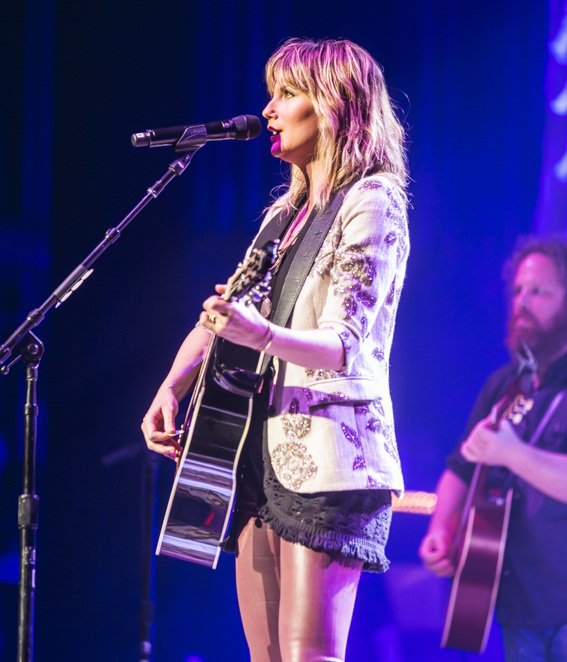 jennifer nettles sugarland sara bill riverside theater 2014 milwaukee.jpg.jpe