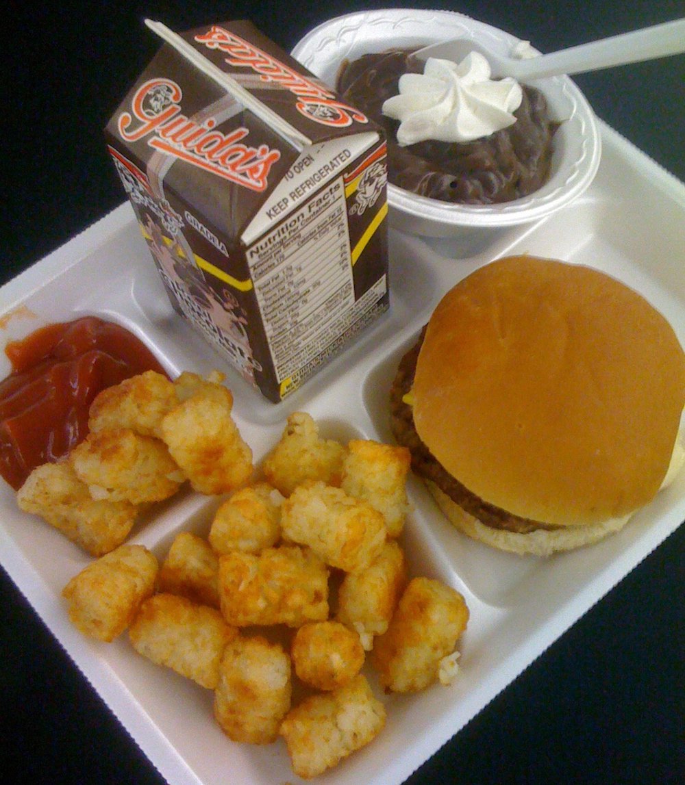 School breakfast. Школьный обед в США. Еда в американских школах. Обед в американской школе. Школьная еда в Америке.