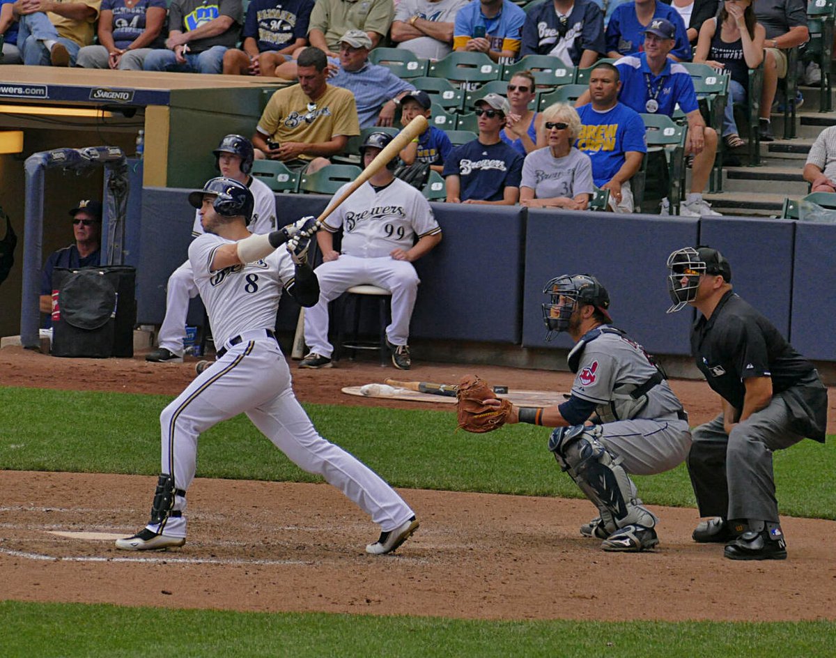 Brewers: Yount presents Braun with his MVP trophy