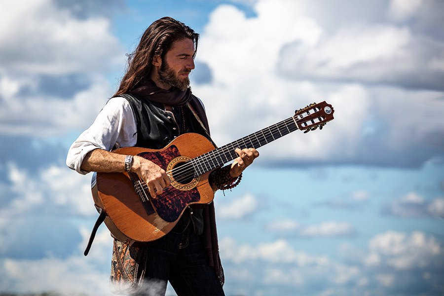 Internal flight. Гитарист Тони Эстас. Гитарист-виртуоз Эстас тонне. Estas Tonne гитара.