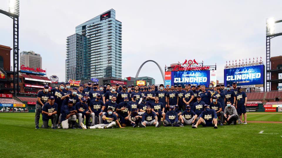 Brewers_PostseasonTeam_(CourtesyoftheMilwaukeeBrewersBaseballClub).jpg