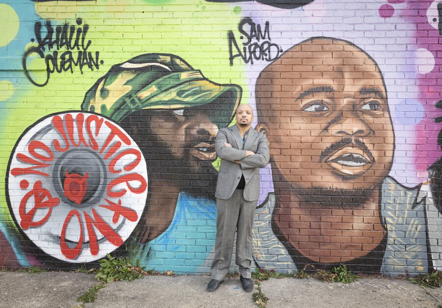 rsz_47_samuel_alford_at_his_mural_on_14th_&_vliet__by_tom_jenz.jpg