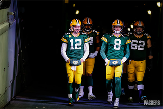 Packers smother Vikings 37-10, capture NFC's top seed