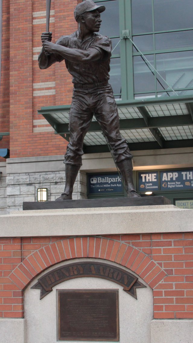 Henry Aaron Honored by National Bobblehead Hall of Fame - Shepherd