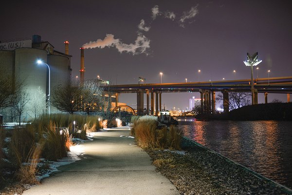 news_Milwaukee's Inner Harbor_Riverwalk(AMCImages:Getty Images).jpg