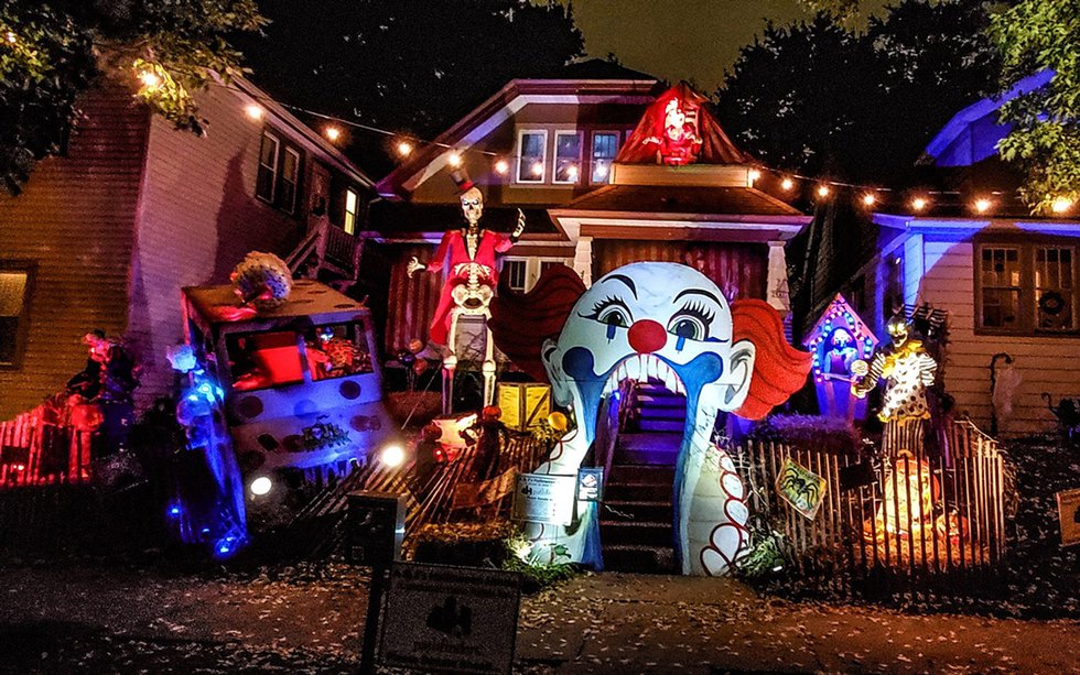 A&amp;J's Halloween House - Bay View