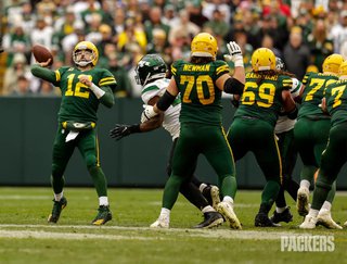 Rodgers, Packers lean on Jones, take care of Bears 27-10 - The San