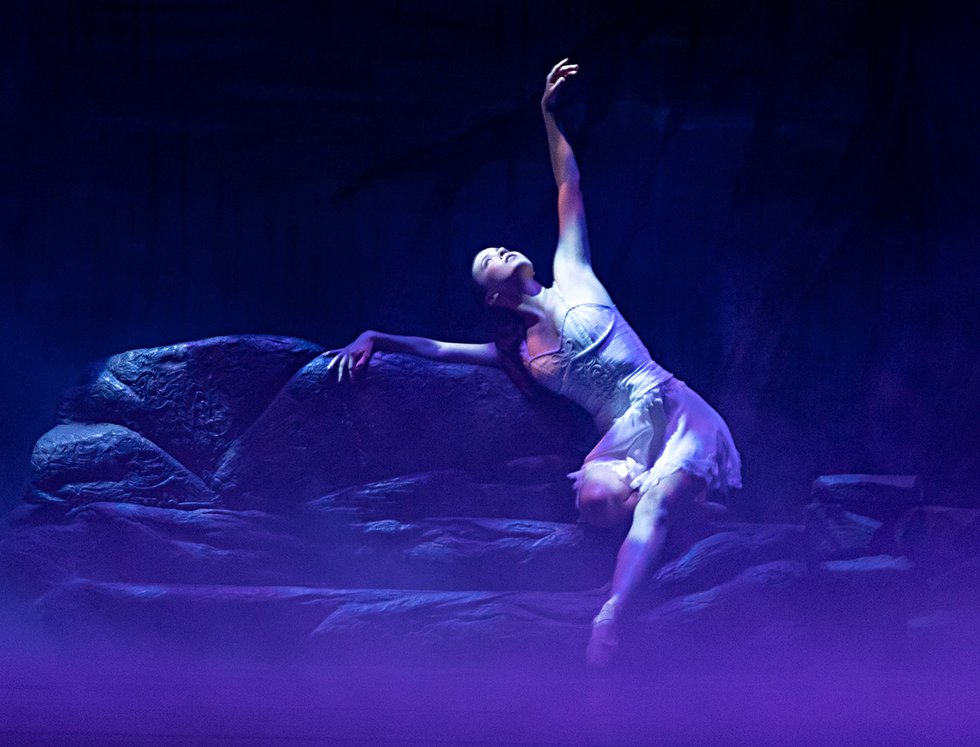 Alana Griffith in Milwauke Ballet Company's 'Swan Lake'