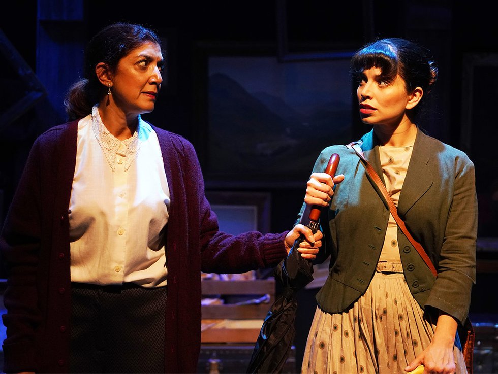 Miriam Laube and Phoebe González in 'Boswell'