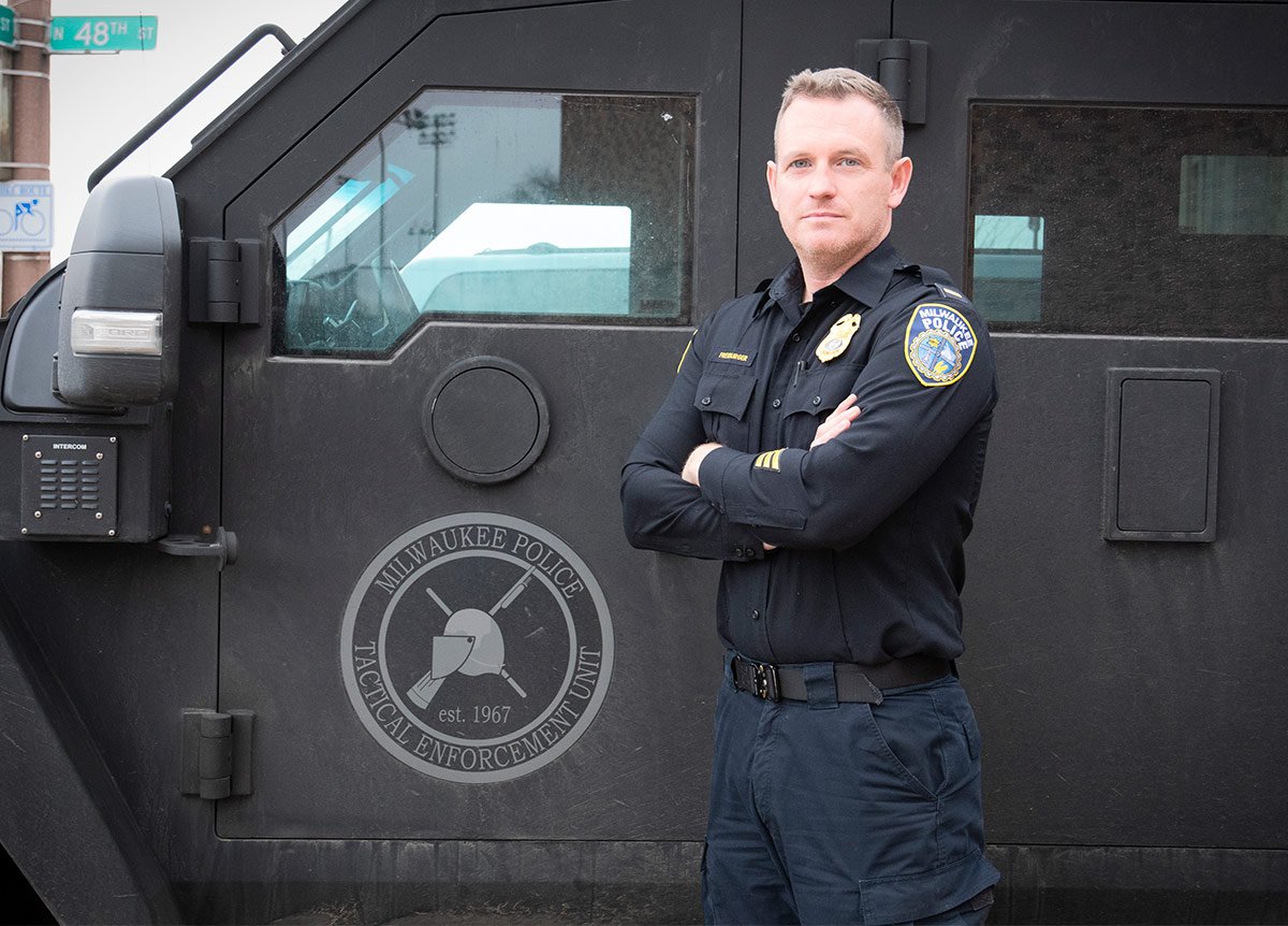 SWAT officer jobs: Tactical team specialty skills