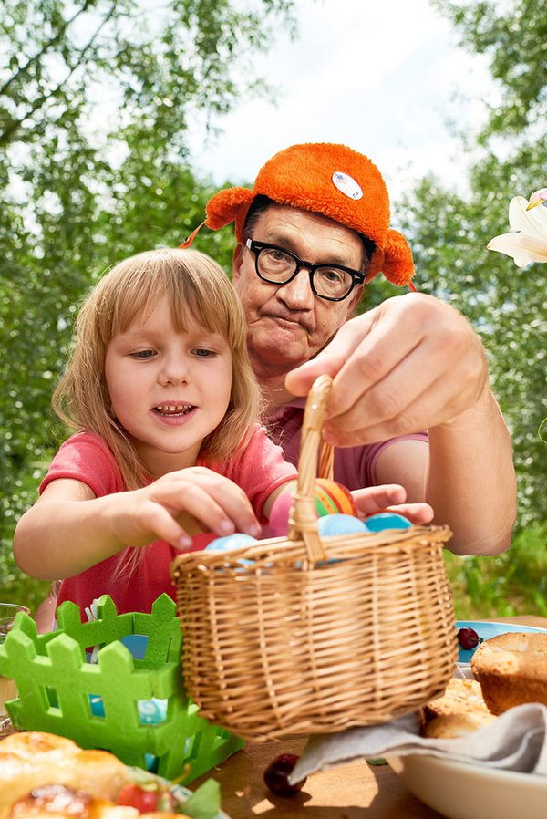 Art Kumbalek with child and Easter basket