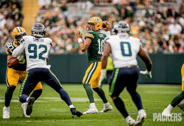 Packer Offense Rolls Behind Aaron Jones - Shepherd Express