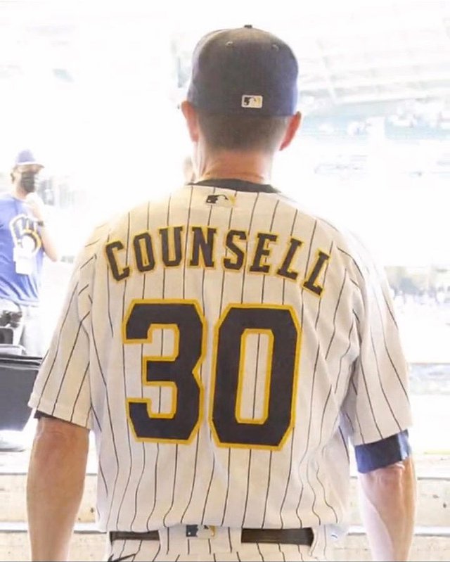 Brewers' Craig Counsell comments on surprising roster decision