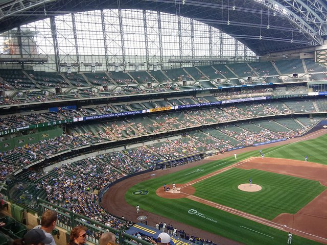 Milwaukee Brewers welcome some fans back to American Family Field