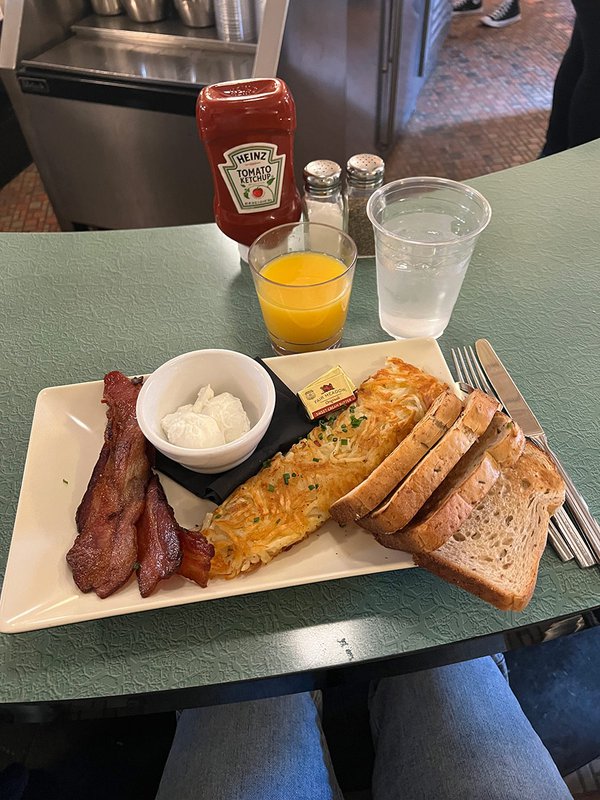 Café at the Plaza breakfast