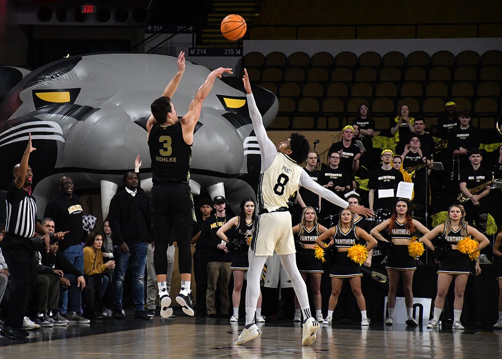 Oakland's Jack Gohlke shoots a dagger three-pointer to send the game into their first overtime.