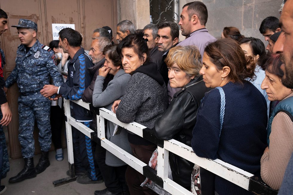 Armenian refugees fleeing Artsakh in 2023 - by Winslow Martin