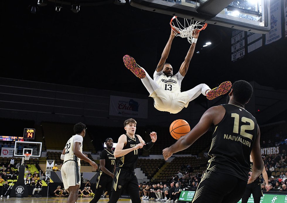 UWM Panthers slam dunk