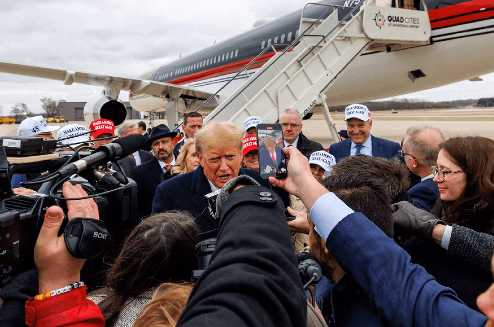 Trump speaking to media at plane